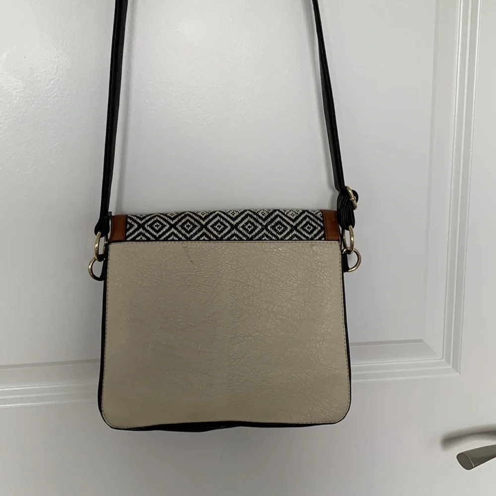 Patterned Purse - Picture 6 of 10